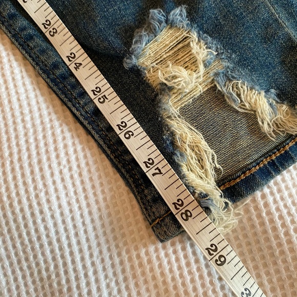 Lolita Skinny Distressed Lucky Brand Jeans. Size 28. - Picture 6 of 15